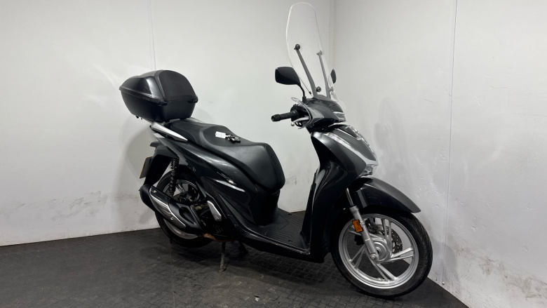 (23MY) Honda SH125i with Top Box